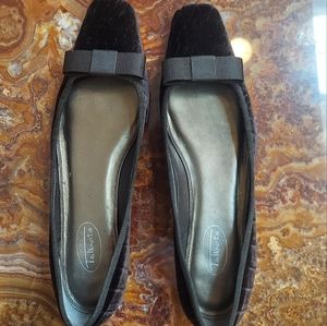 Talbots felt brown flat with bow.